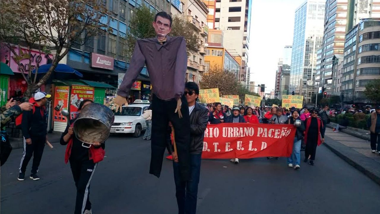 Magisterio paceño marcha y rechaza acuerdo