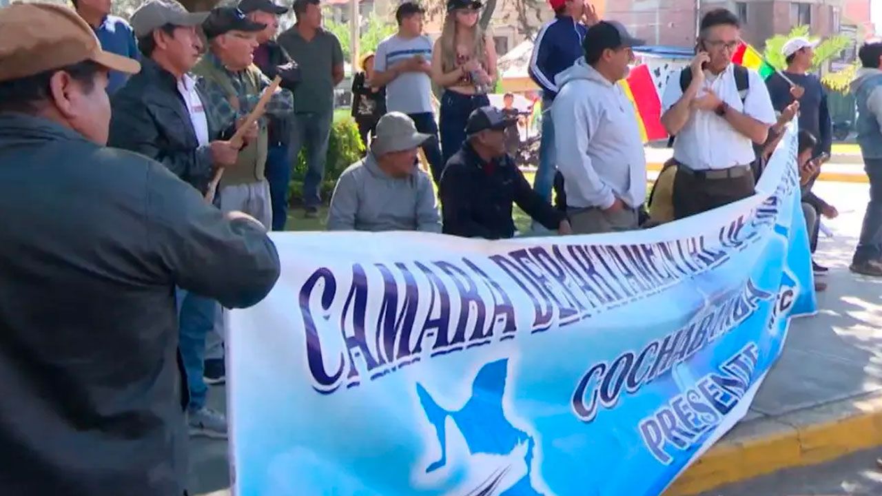 Transporte pesado pide a loza gestionar el desbloqueo de carreteras en cochabamba