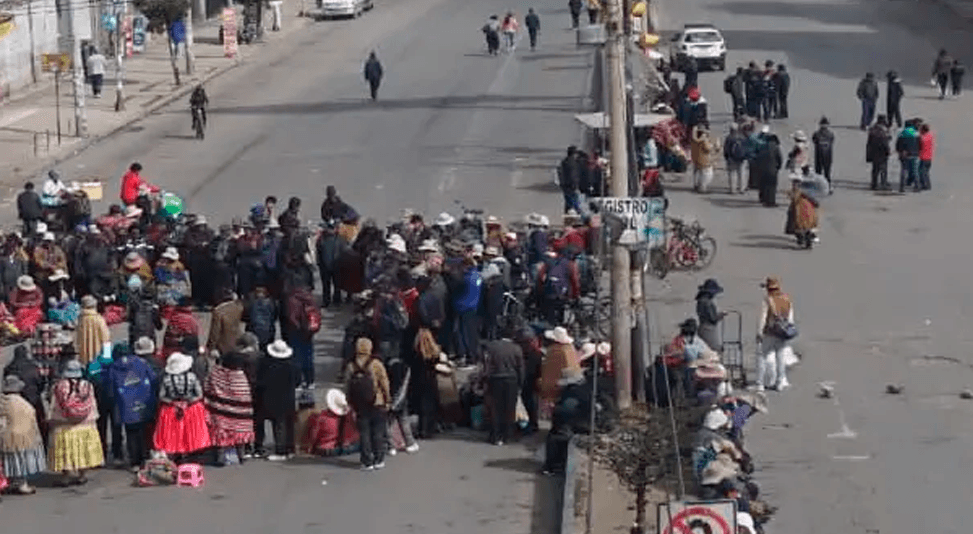 Bloqueos en El Alto generan pérdidas diarias de 45 millones de bolivianos, advierte el alcalde Roca