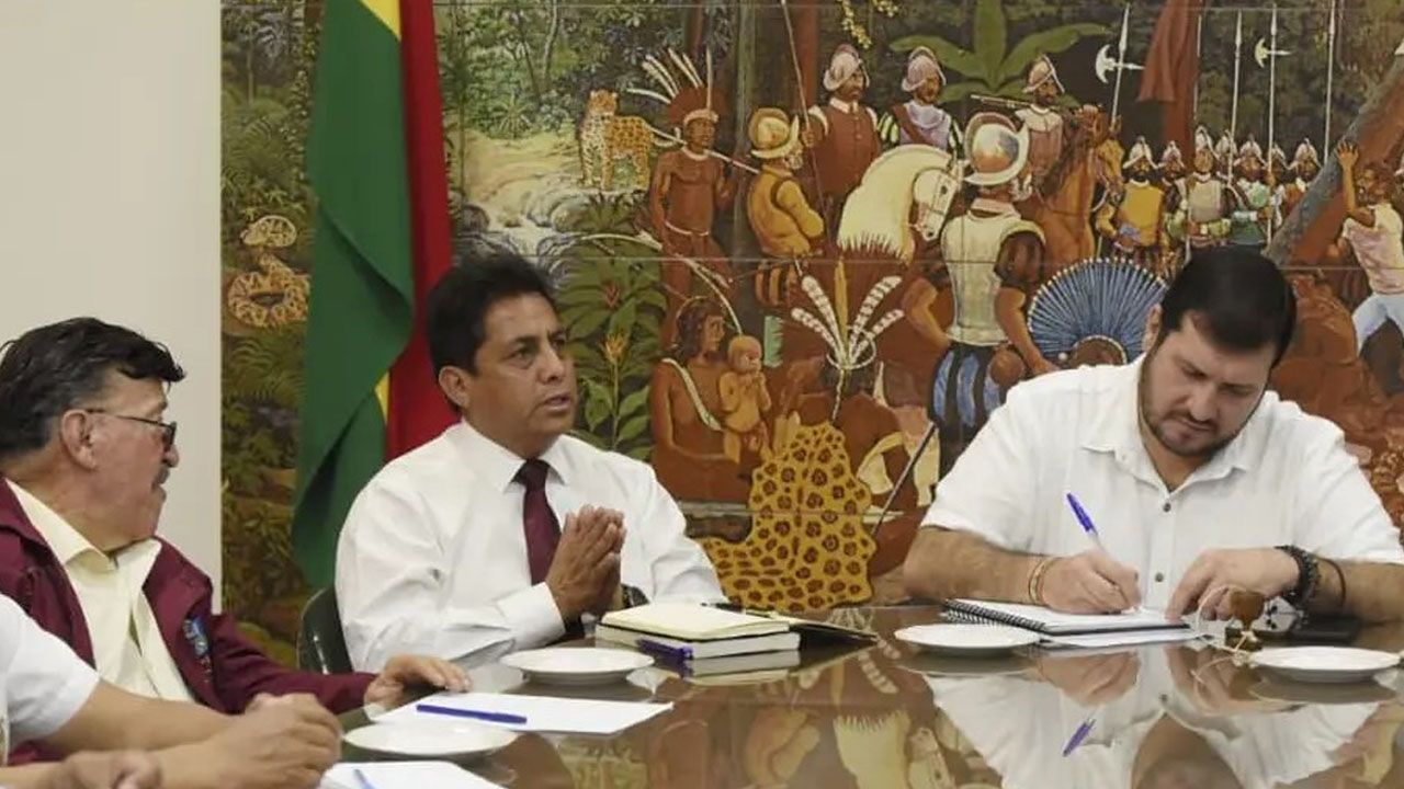 Se instala el bloque cívico nacional en Santa Cruz ante crisis y analizan el "estado de excepción"