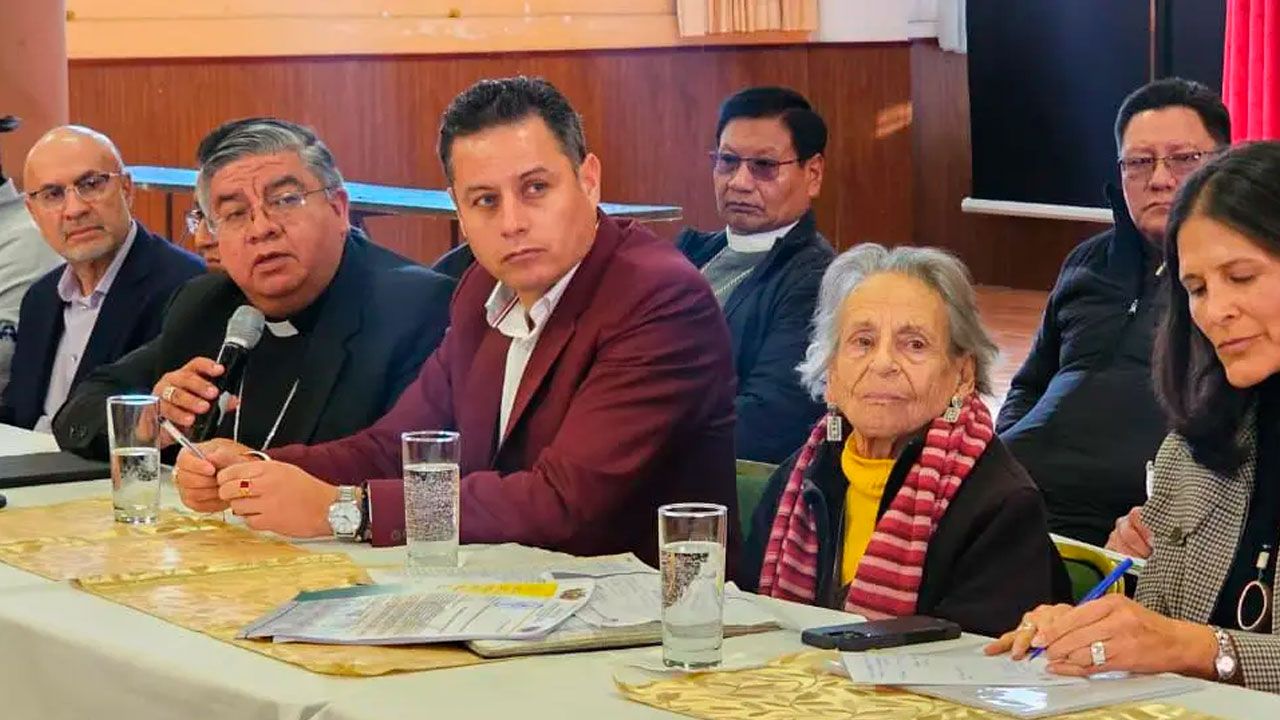 Sin la COB ni los campesinos, se instala el diálogo que busca frenar los bloqueos en bolivia
