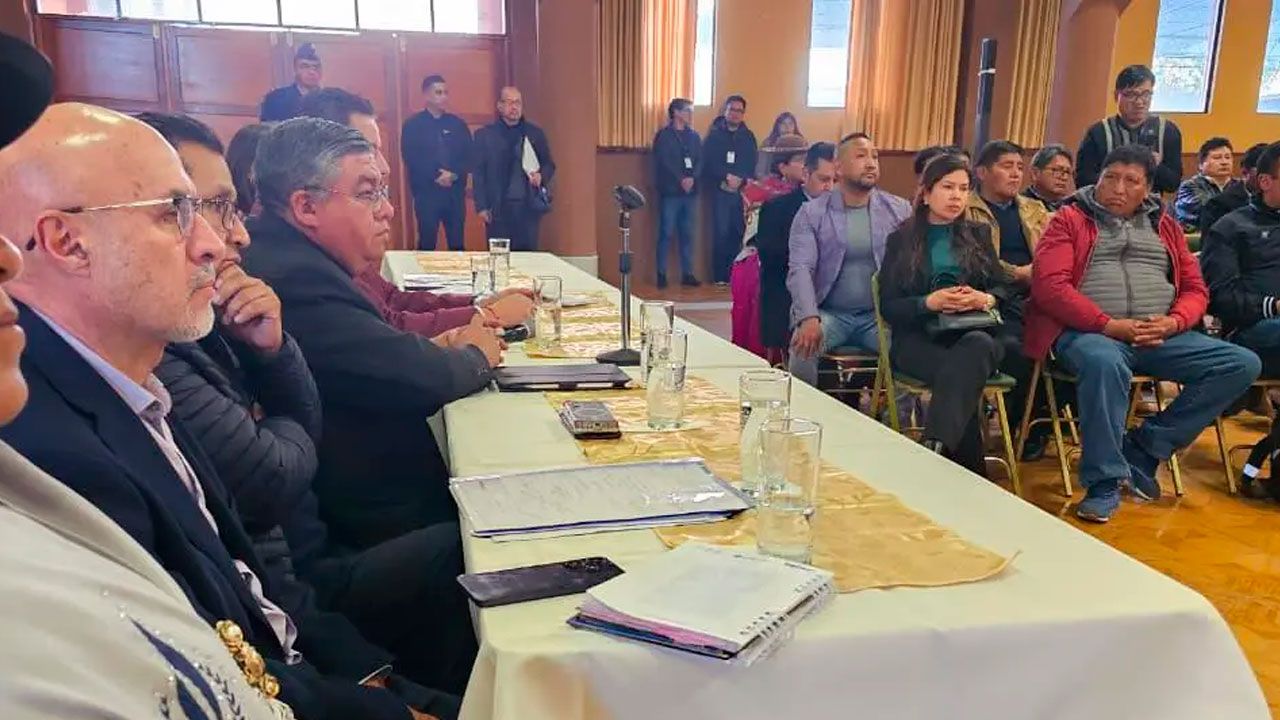 Cuarto intermedio: comisión de diálogo pide levantar órdenes de aprehensión y pausa en bloqueos