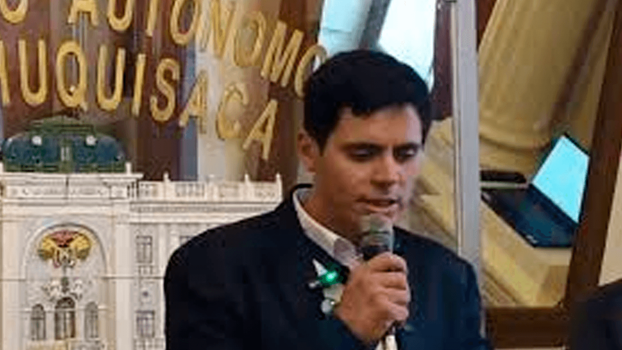 Cívicos piden reestructuración