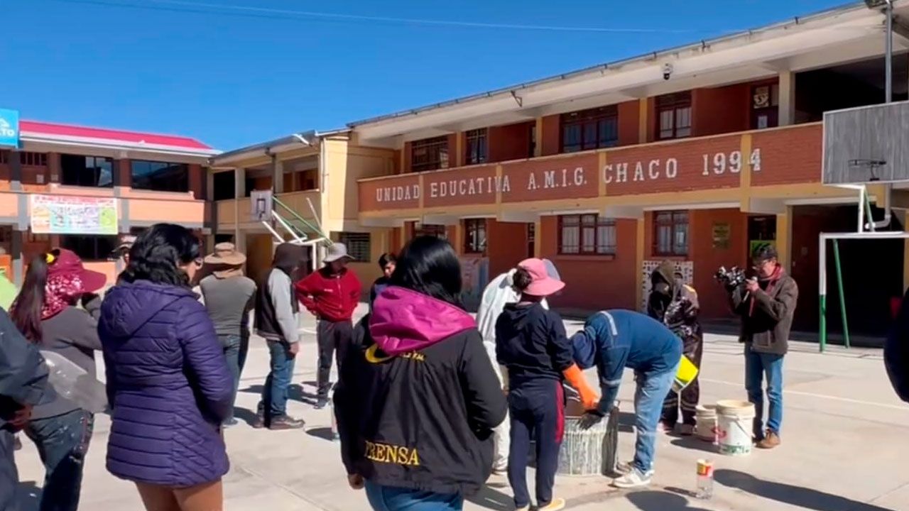 Personal municipal aprovecha las clases virtuales para mejorar aulas en el alto