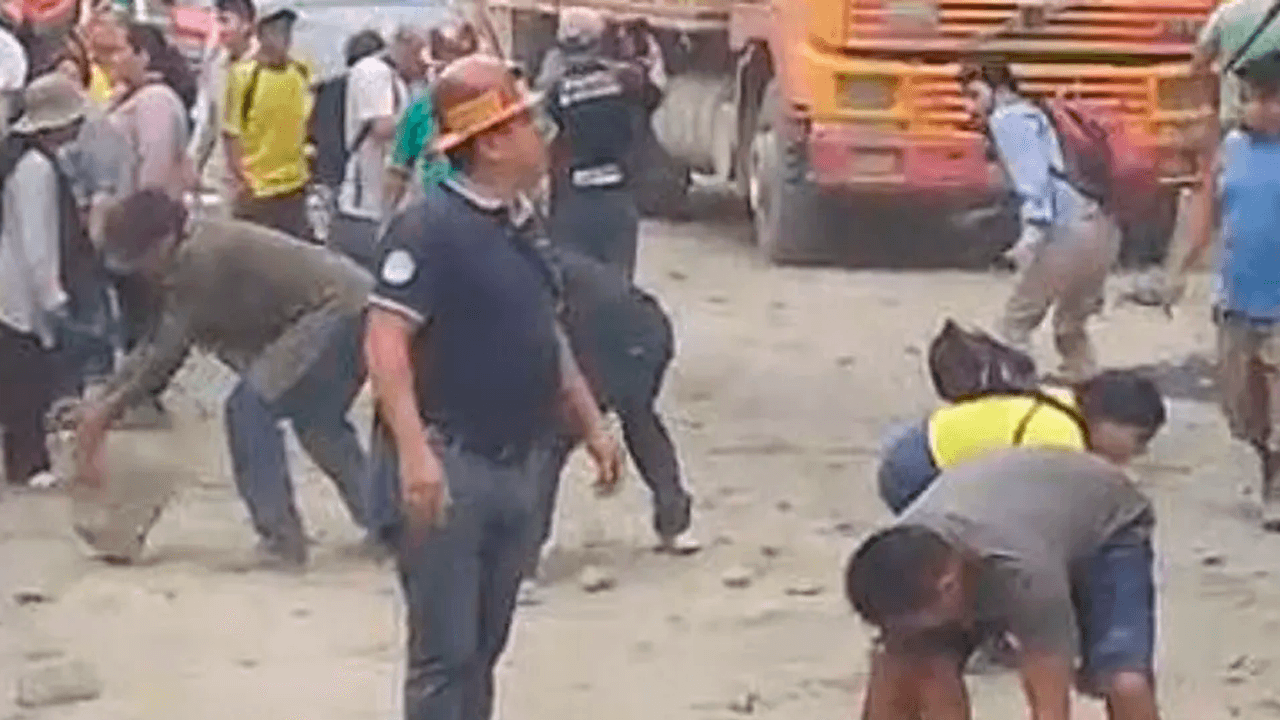  Mineros de Mapiri y autoridades del norte paceño desbloquean sin violencia la carretera hacia los Yungas