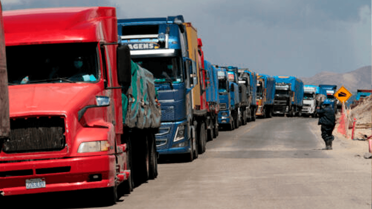 Transporte pesado advierte con salir a desbloquear carreteras ante pérdidas críticas y cisternas varadas