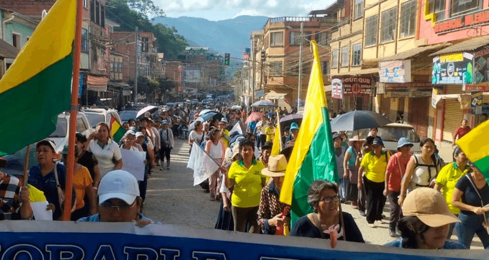 Caranavi se moviliza contra los bloqueos y exige la libre transitabilidad en el norte de La Paz