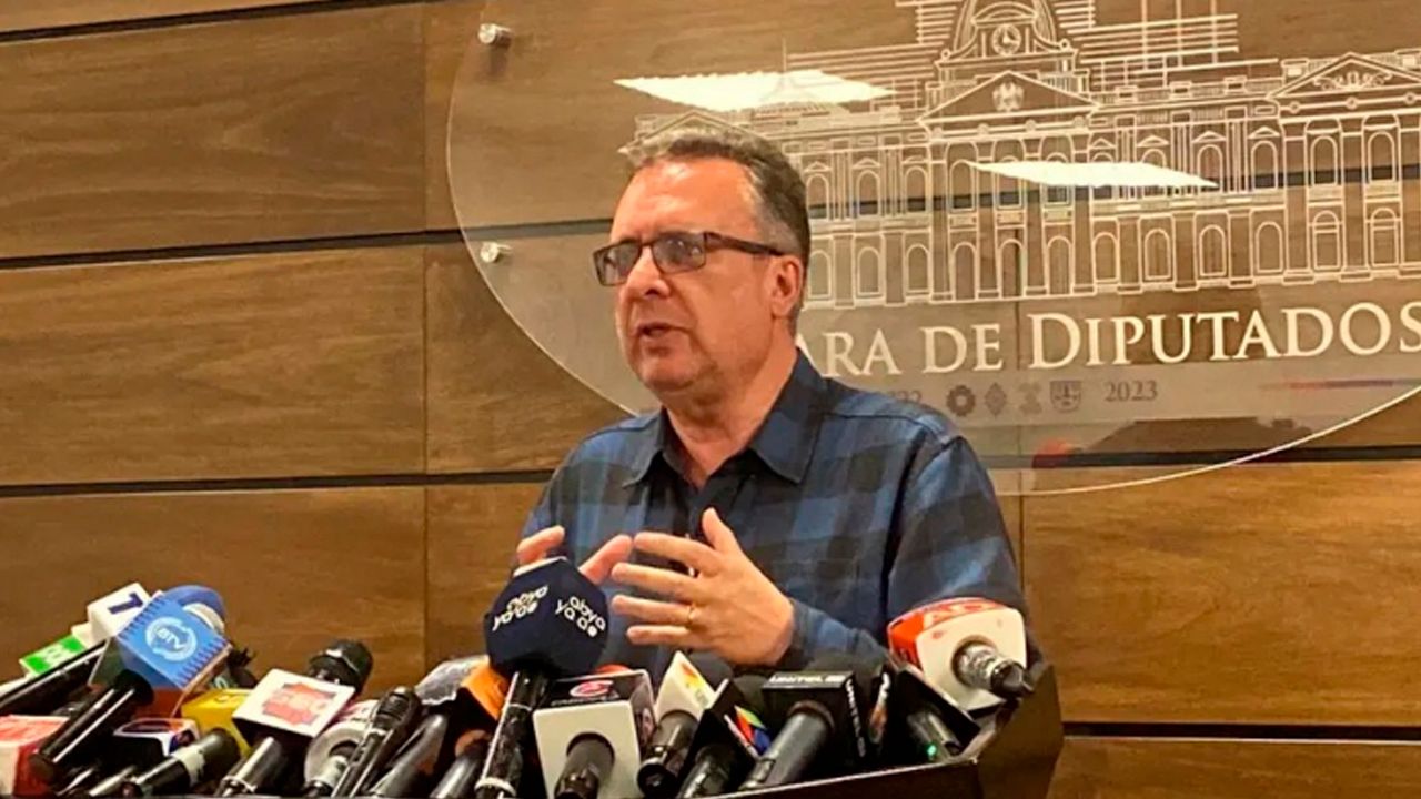 Alarcón plantea referéndum extraordinario