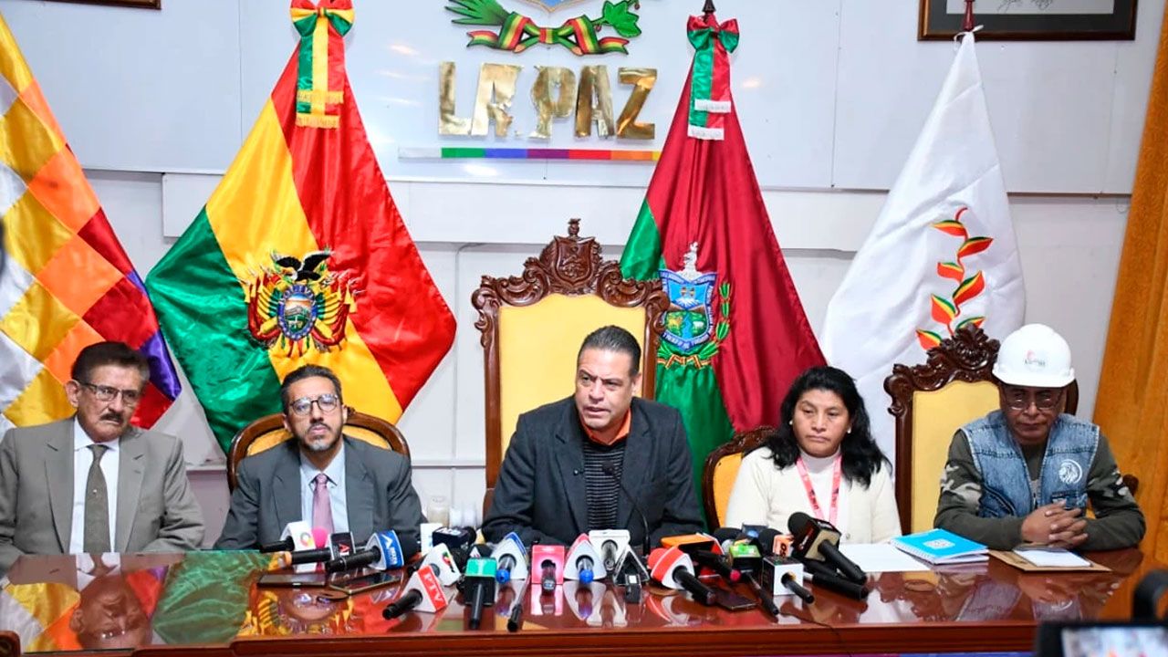 Gobernador paceño espera solución a los bloqueos en las próximas horas