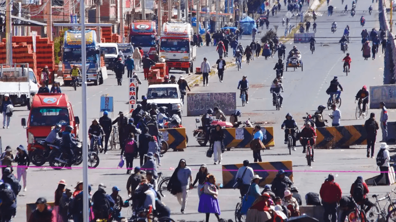 El martes arranca con 90 bloqueos en siete departamentos en el día 33 de conflictos