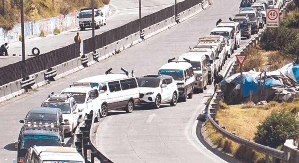 Bloqueos agravan la crisis en La Paz y se reporta una nueva víctima