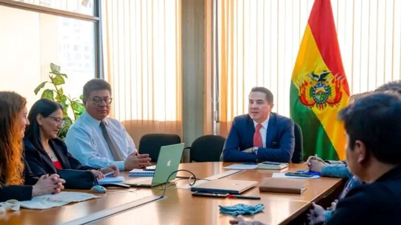 Bolivia recibirá una inversión de 300 mil euros de Italia para industrializar calzados sostenibles