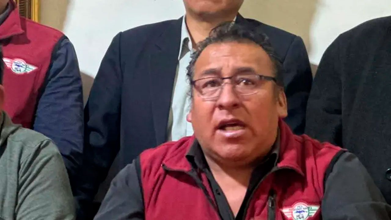 Choferes de La Paz anuncian paro movilizado y exigen la renuncia de Rodrigo Paz