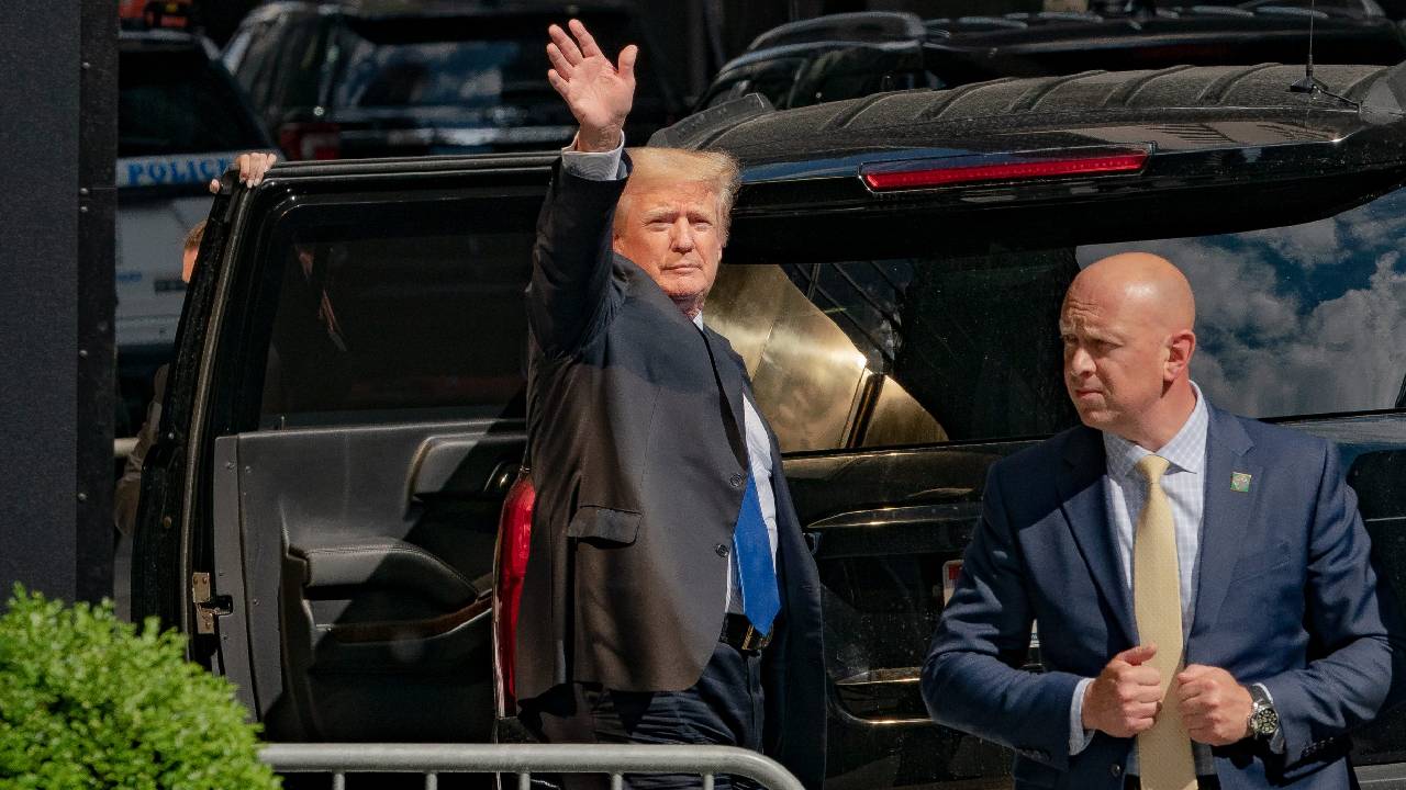 Trump se entregará a la justicia en Georgia   por acusaciones de revertir elecciones 2020