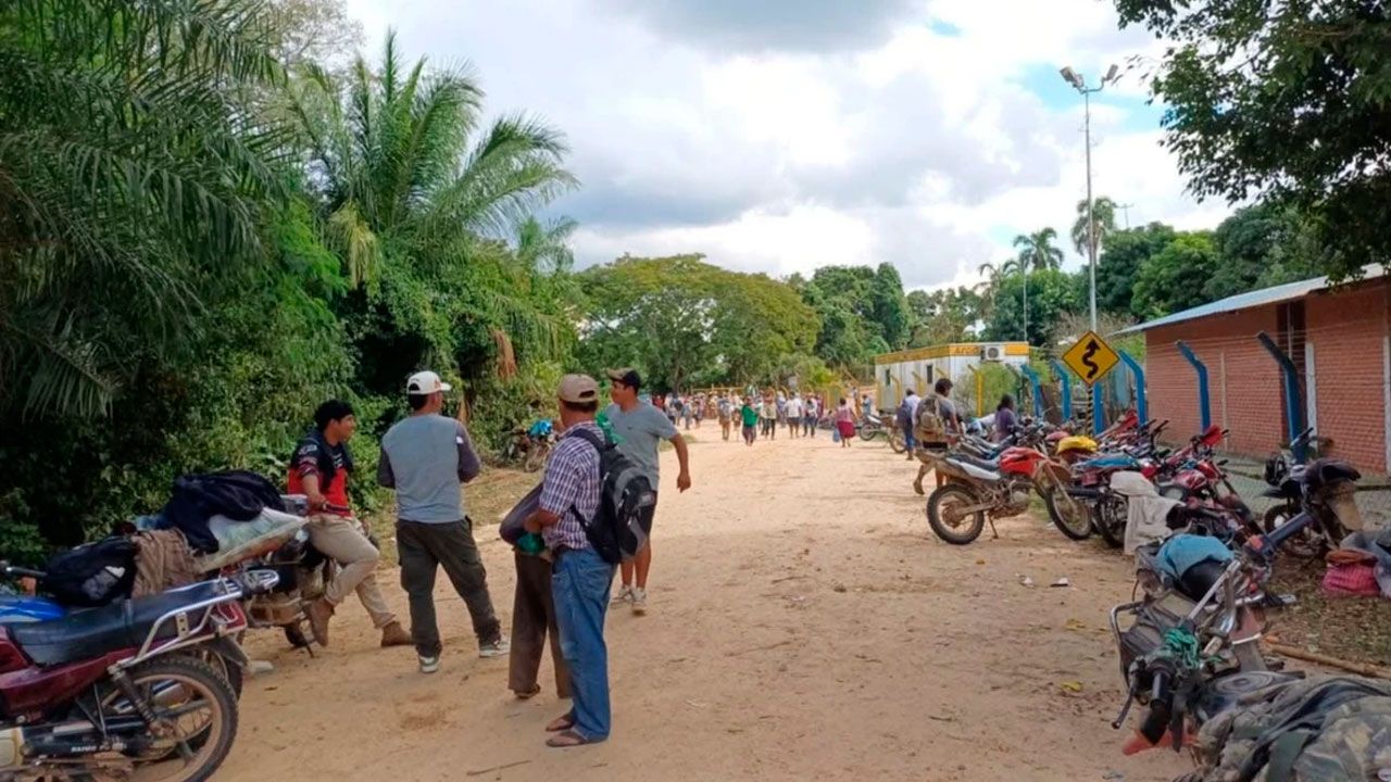 Movilizados toman planta de YPFB en santa rosa del sara y paralizan producción