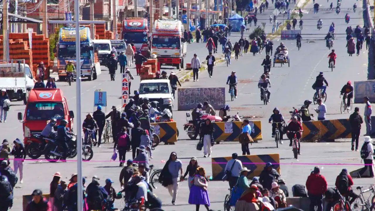 Fiscalía instruye iniciar acciones legales frente a los bloqueos en el país