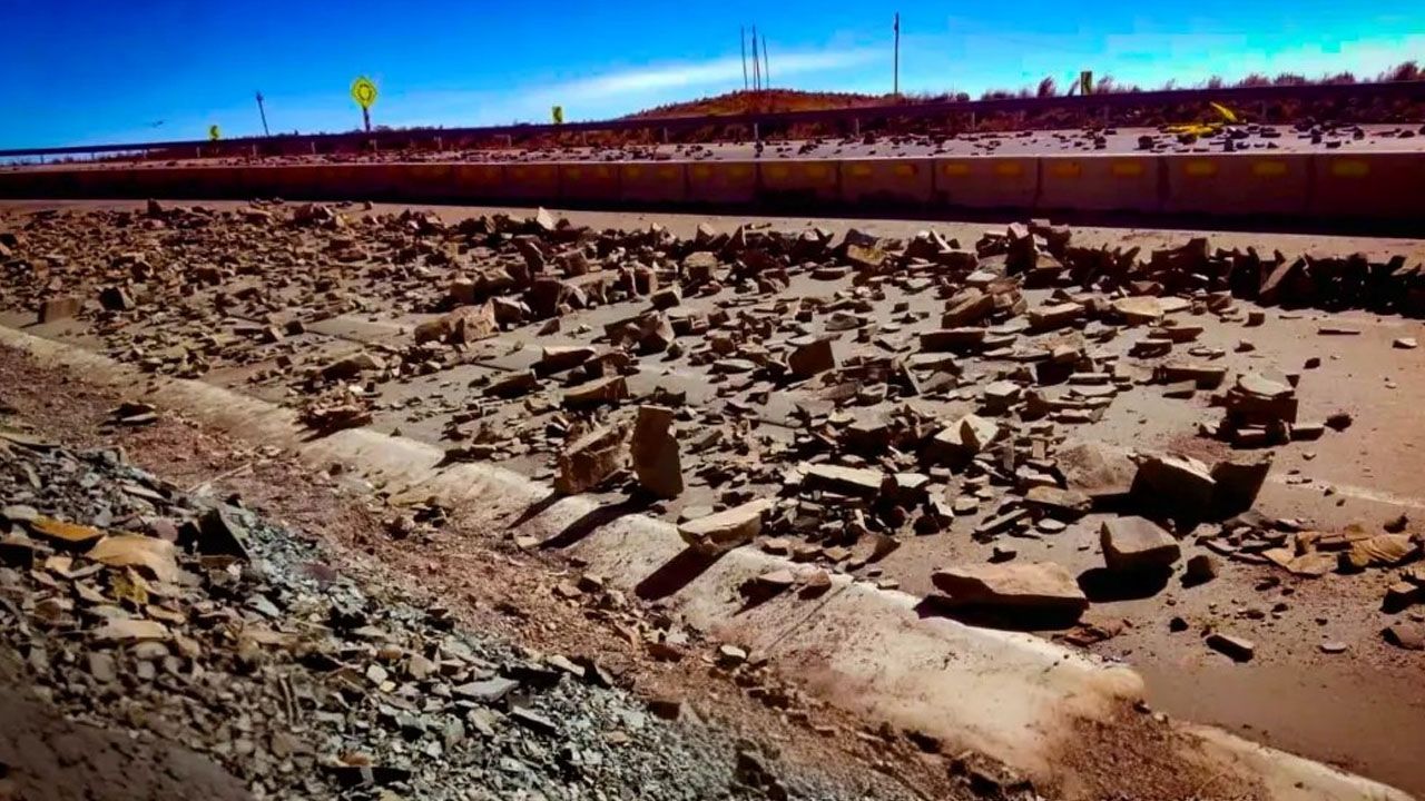 Denuncian el uso de explosivos en la ruta Oruro-Cochabamba para provocar caída de rocas y daños en la capa asfáltica