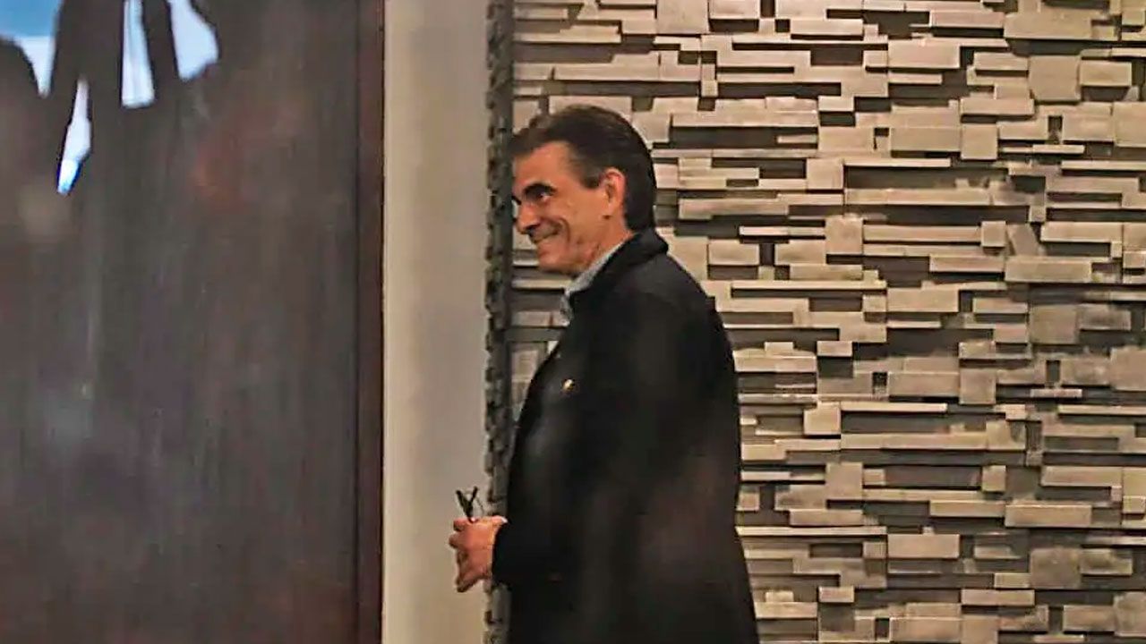 Presidente Paz llega a reunión convocada para impulsar el diálogo