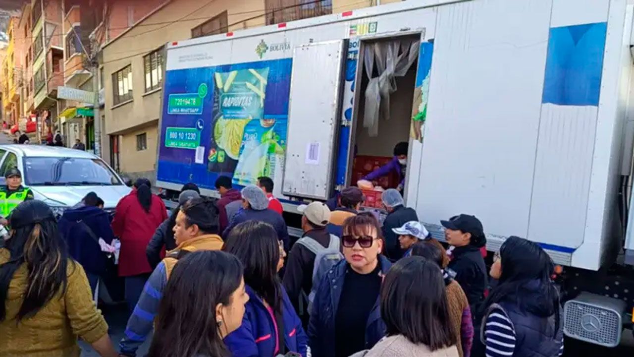 Habilitan tres puntos de venta de pollo a bs 28 el kilo en La Paz