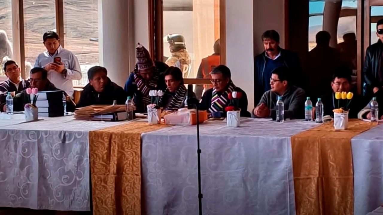 Gobierno y representantes de Potosí firman acuerdo para la pacificación y el desarrollo 