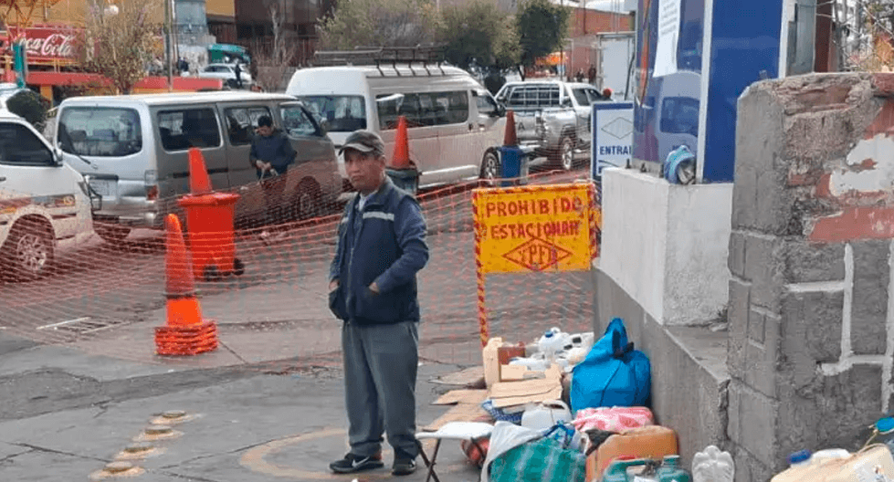 Crisis de combustible reduce el transporte y agrava filas en surtidores de La Paz
