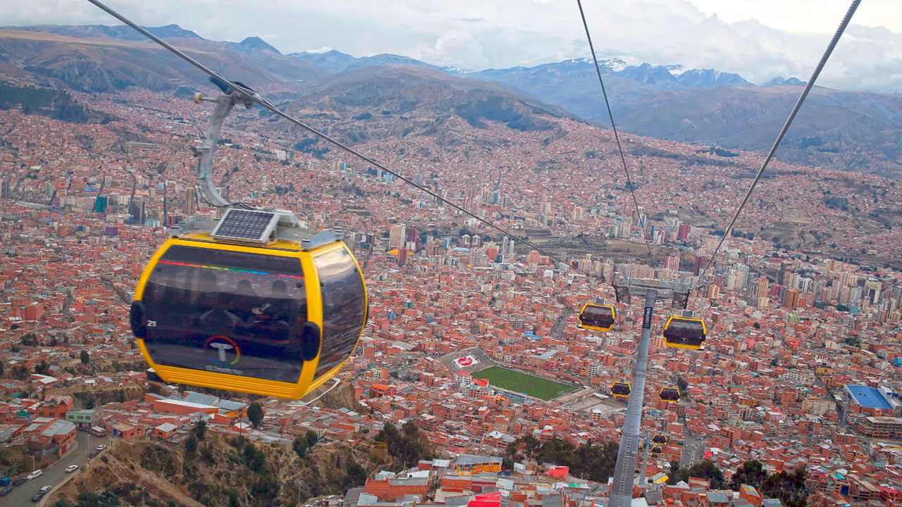 Teleférico de La Paz despierta interés en Paraguay