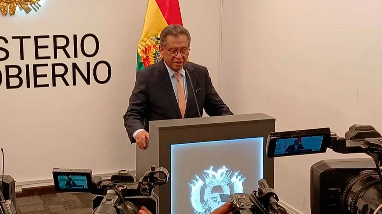 Ministro de Gobierno vincula amenazas de toma de cuarteles con una presunta conspiración