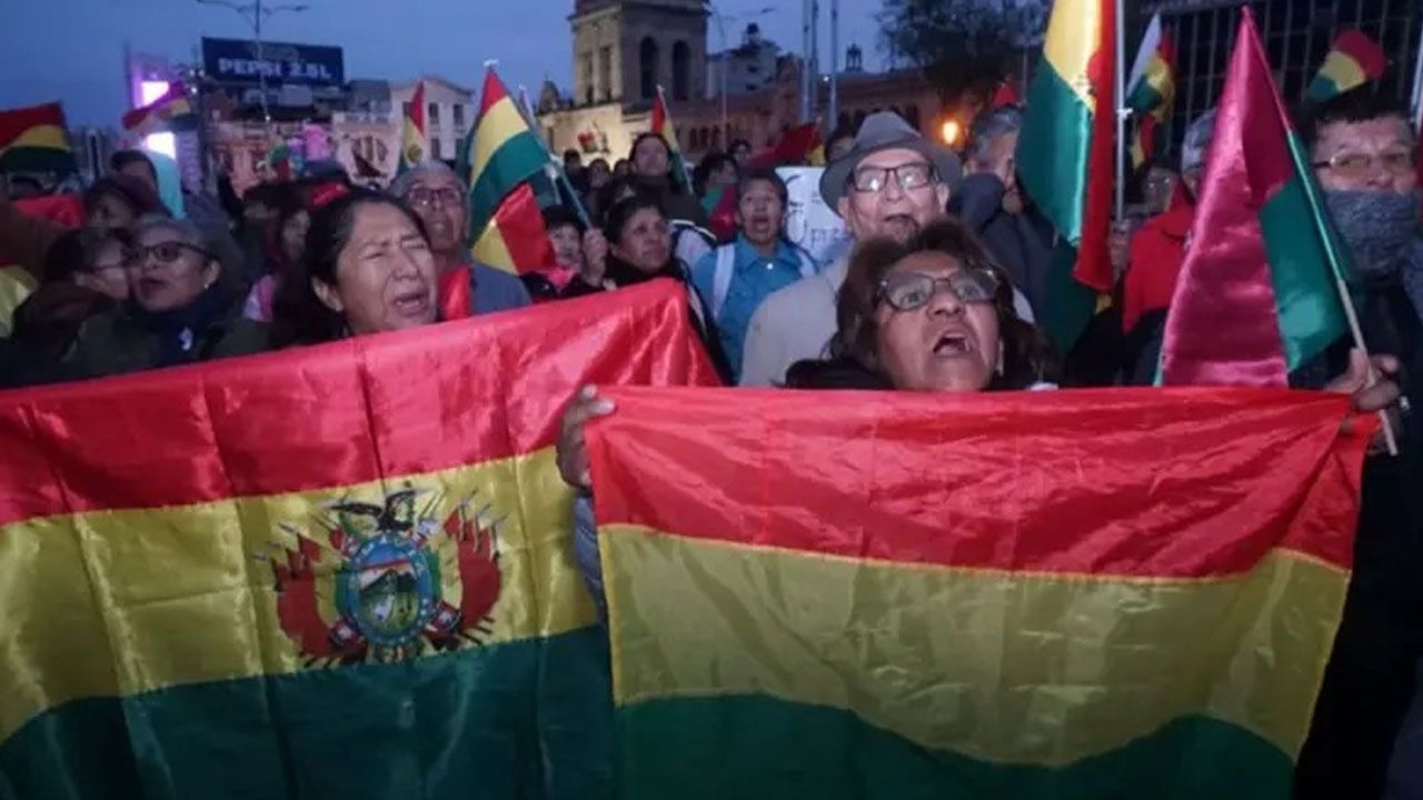 Policía alerta sobre bloqueos y movilizaciones que afectarán la circulación en La Paz y El Alto