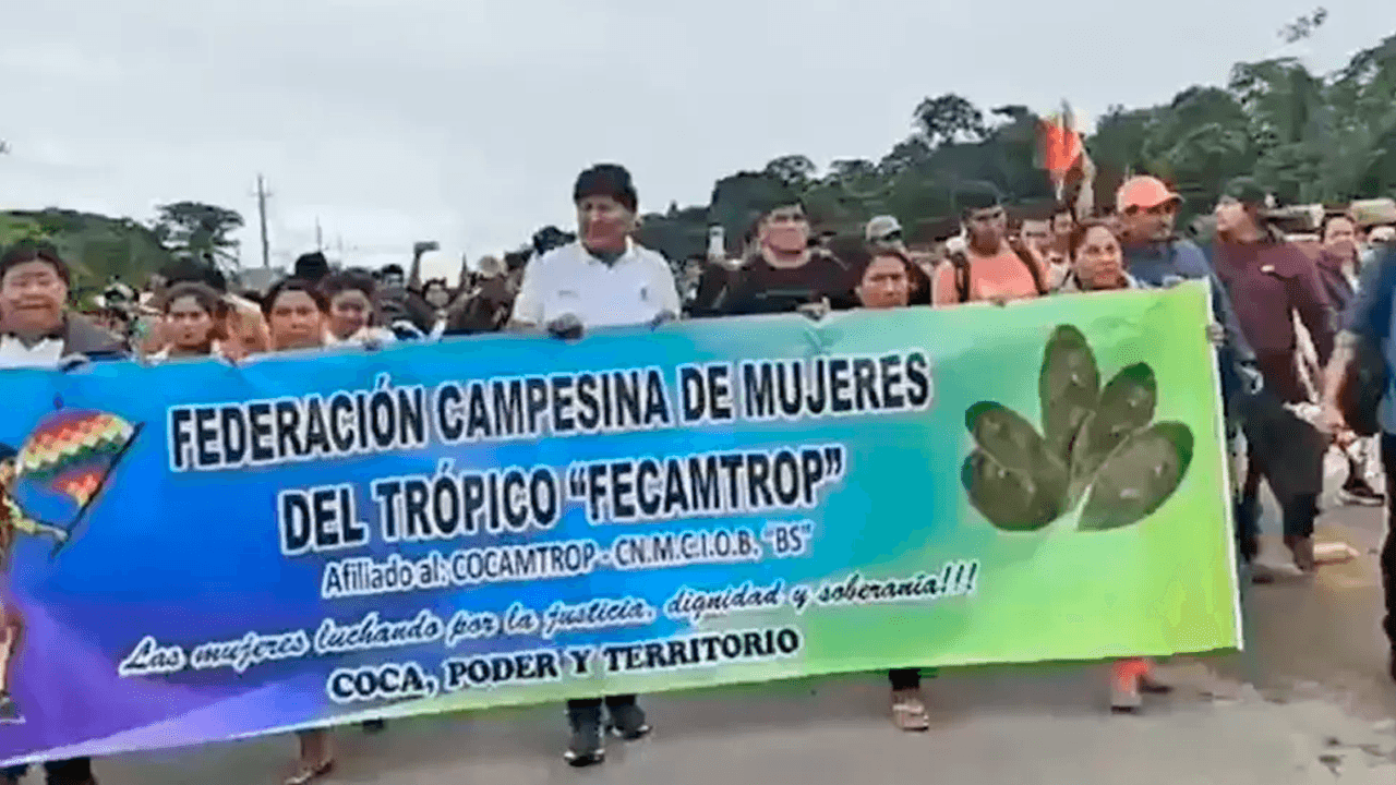 Evo Morales lidera marcha en el Chapare exigiendo la renuncia del presidente Rodrigo Paz