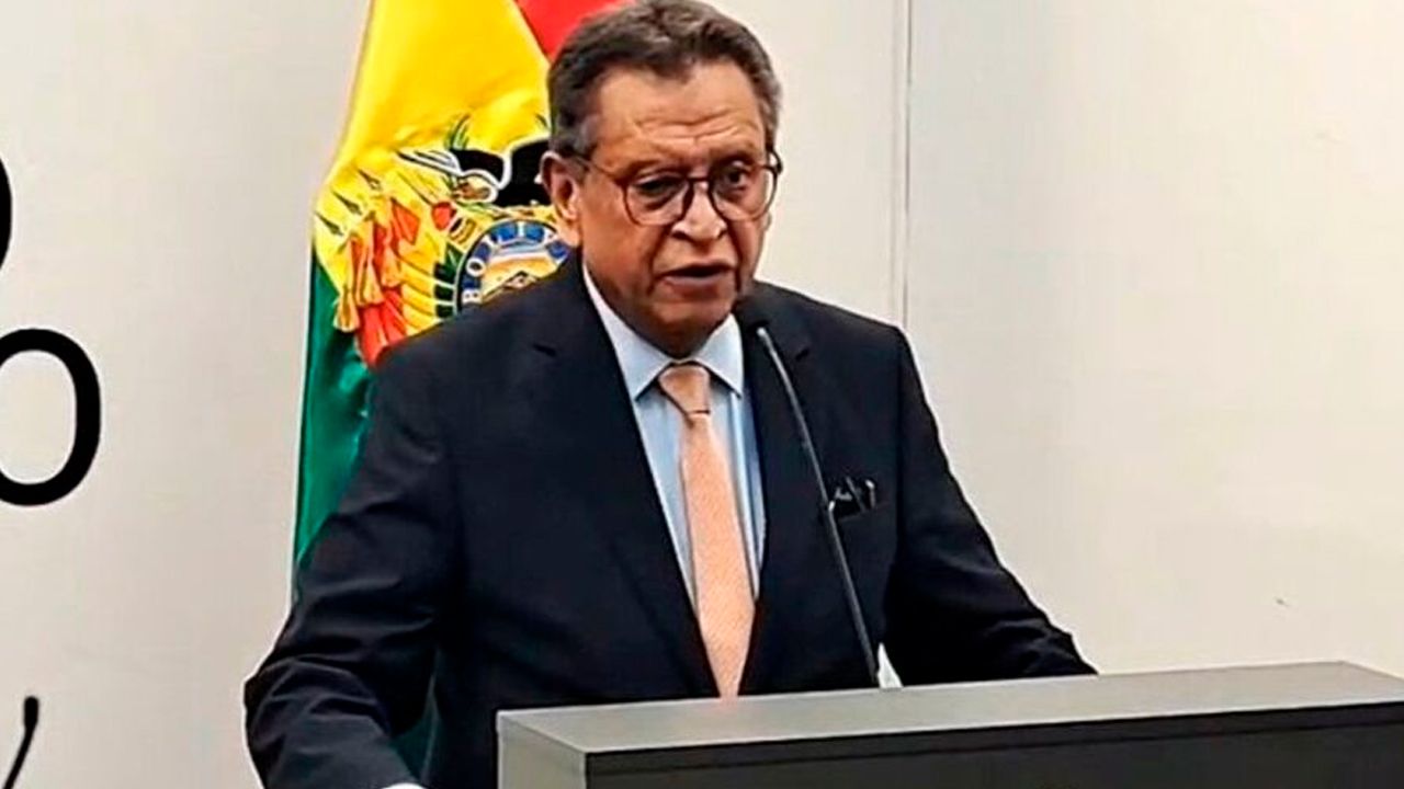 Oviedo apunta a Evo por los bloqueos