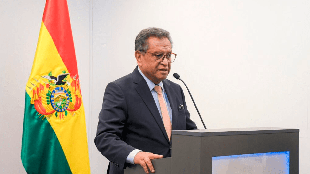 Ministro Oviedo acusa a Evo Morales de intentar un "golpe de Estado financiado por el narcoterrorismo"