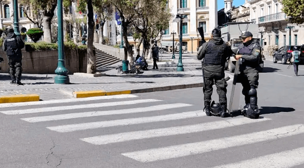 Policía alerta sobre nuevas manifestaciones en La Paz y mantiene cerrados los accesos a Plaza Murillo