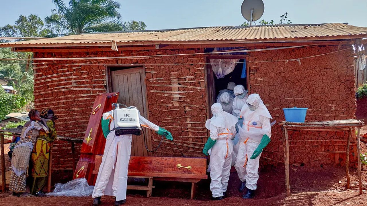 Investigan funeral como posible origen del brote de ébola en Congo