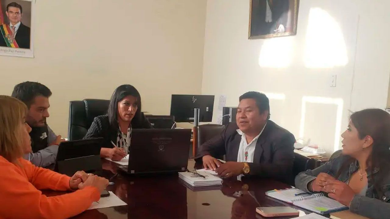 Comisión de diputados evalúa informe sobre la calidad de la gasolina y presunto sobreprecio