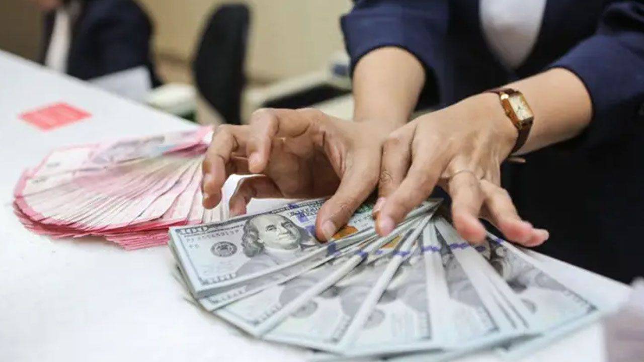 Dólar paralelo registra leve variación en su cotización este viernes