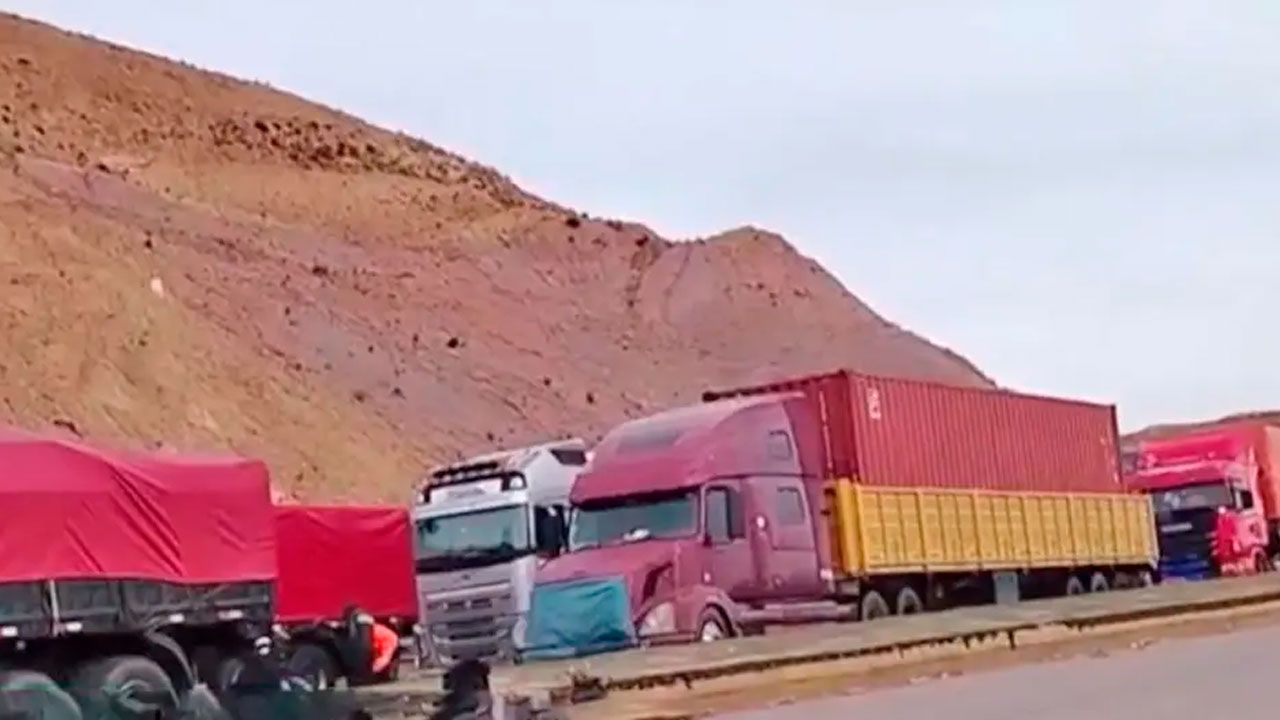 Salud de transportistas varados se deteriora y bloqueadores anuncian que continuarán las medidas