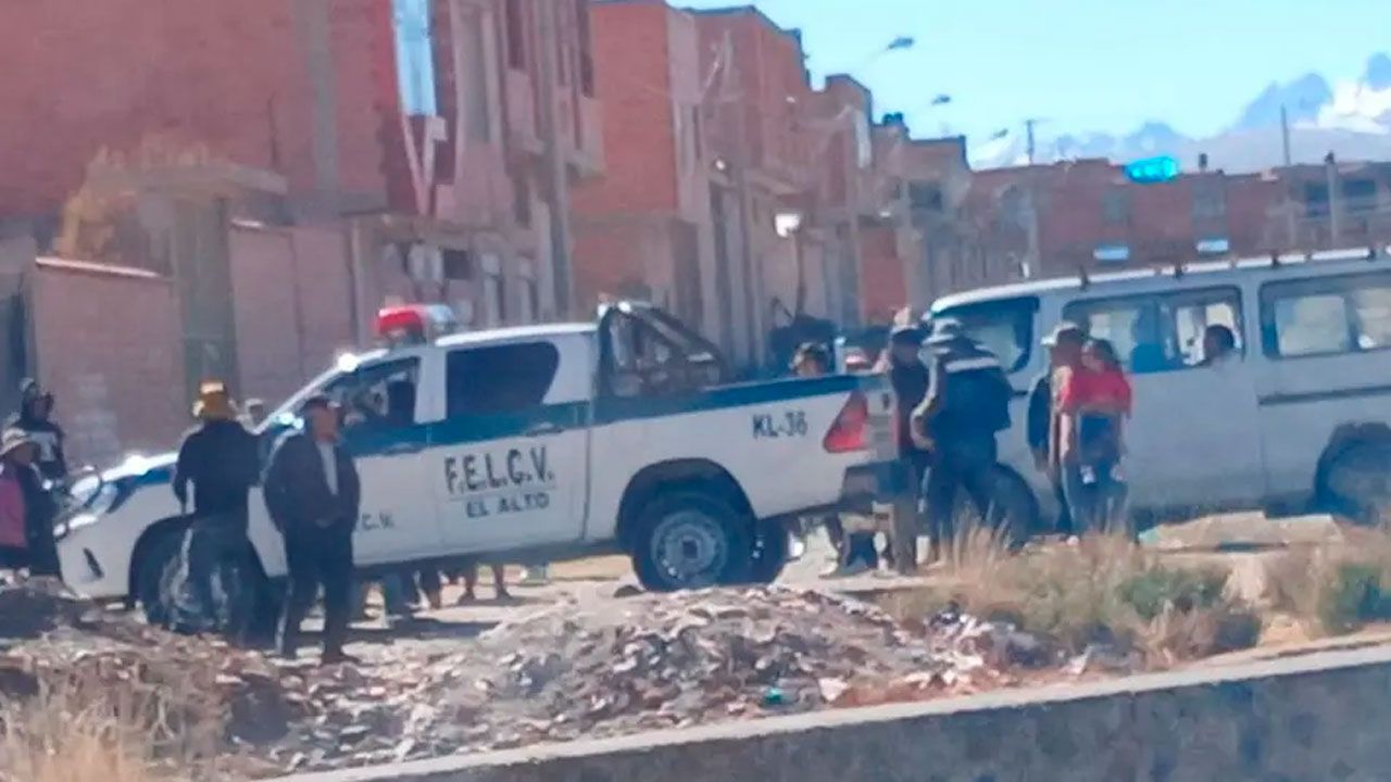 Reportan liberación de policías retenidos en un bloqueo de el alto; patrulla fue quemada