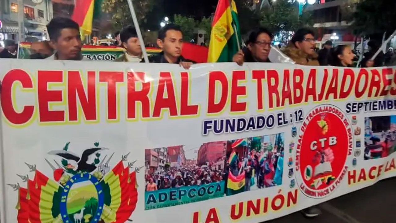 Marcha llega a la Vicepresidencia y cuestiona a Edmand Lara