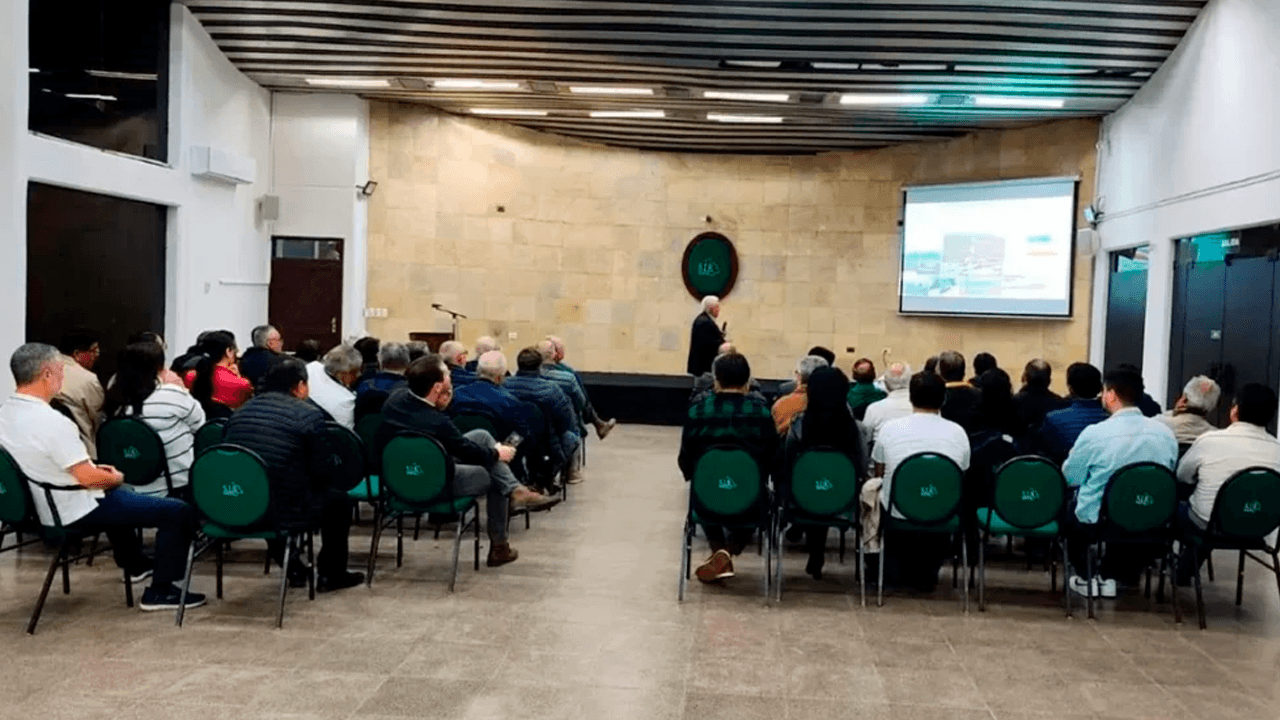 Santa Cruz reúne a especialistas para analizar el potencial y la viabilidad de los hidrocarburos no convencionales