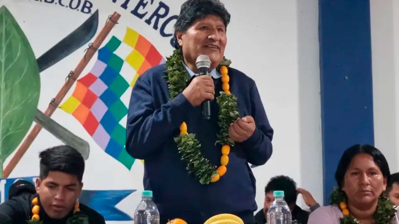 Evo afirma que los bloqueadores “resisten todavía, pese al frío” y pide mantener las medidas de presión