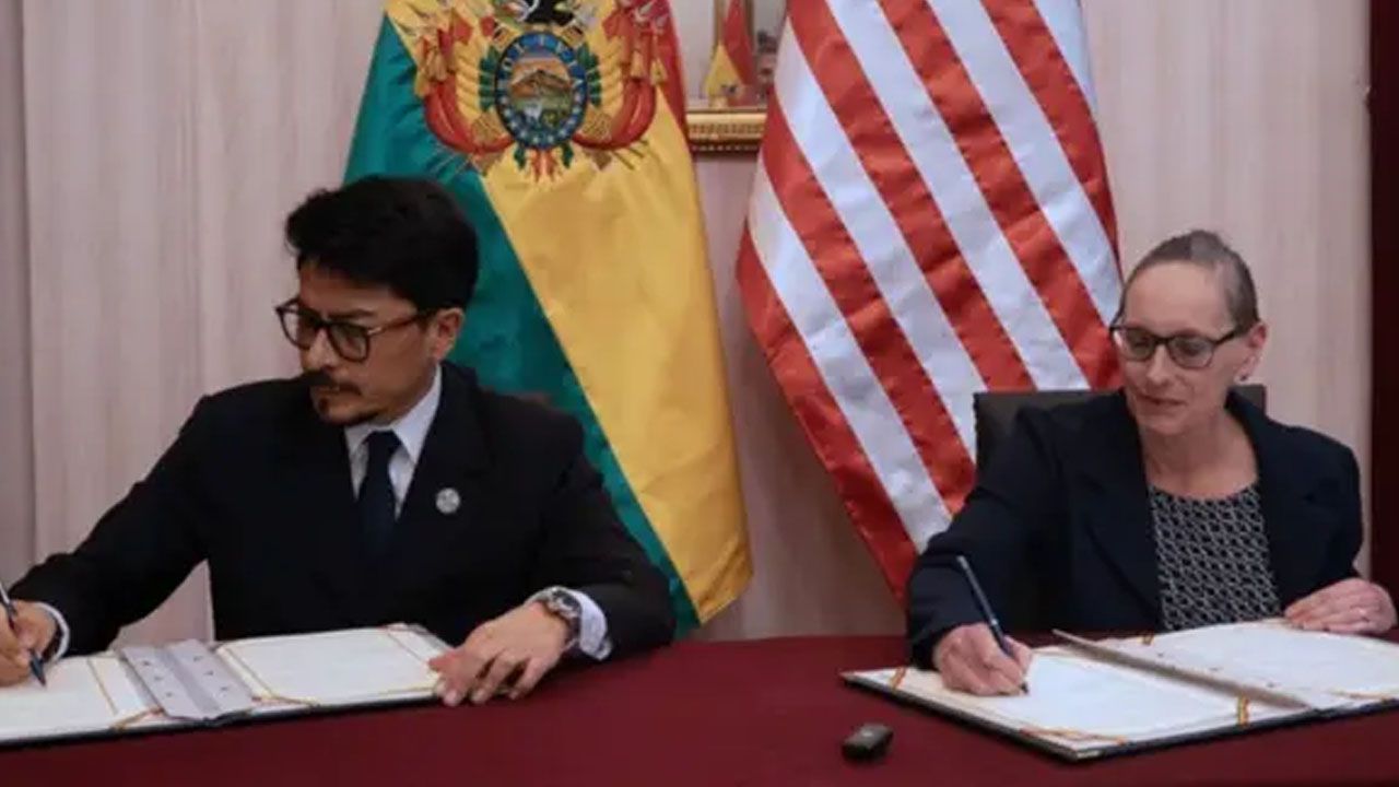 Bolivia y Estados Unidos suscriben acuerdo de cooperación para fortalecer la lucha contra el narcotráfico