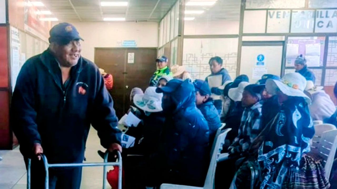 Jach’a Uta se convierte en el centro del pago del bono para personas con discapacidad