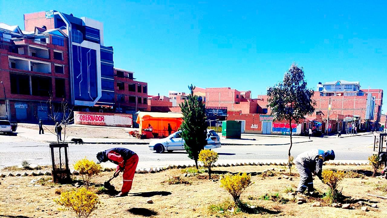 Revitalizan plazas, jardineras y luminarias en la urbanización Cosmos 79 de El Alto