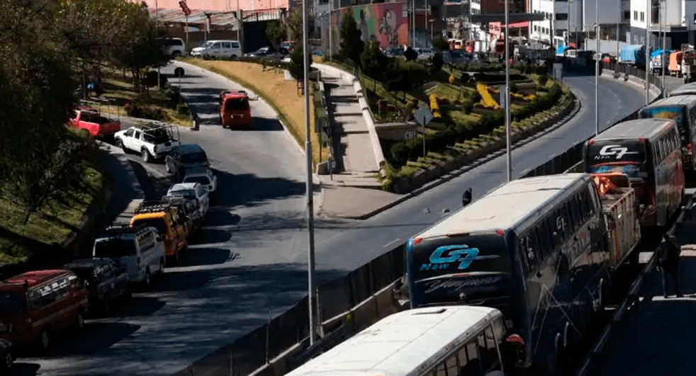 45 puntos de bloqueo persisten antes del diálogo entre la COB y el Gobierno