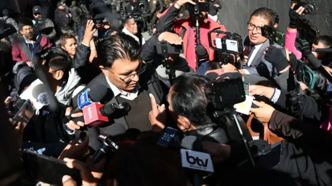 Increpan al senador Nilton Condori por los efectos de los bloqueos y conflictos sociales