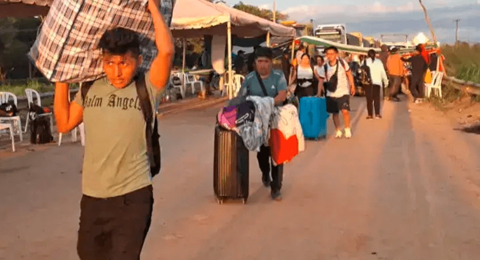 Mototaxistas bloquean el puente de Puerto Paila por incumplimiento de compromisos