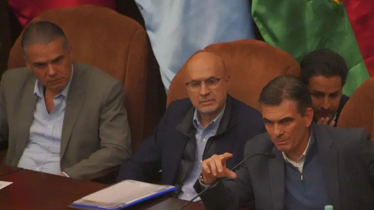 Gobierno descarta cogobernar con la COB tras primer acercamiento por el conflicto social