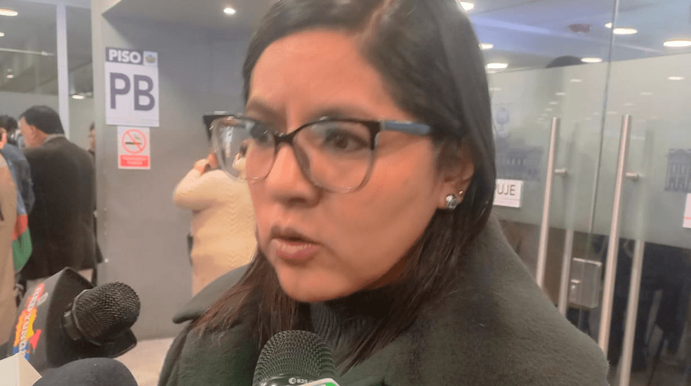 Diputadas de Libre cuestionan estrategia de diálogo con la COB
