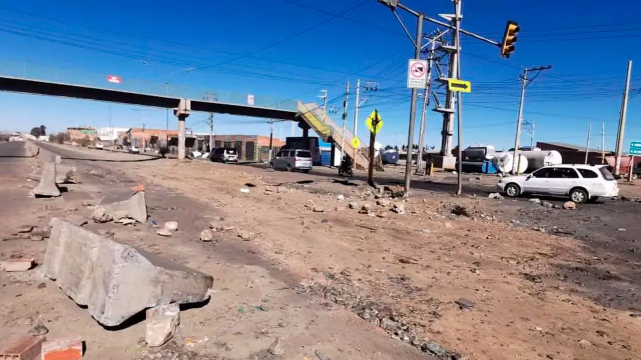 Fejuve sur de el alto da plazo de 24 horas para levantar bloqueos y advierte con desbloqueos