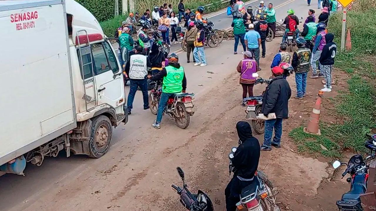 YPFB  convoca a mototaxistas a una mesa de diálogo tras bloqueo en puerto paila